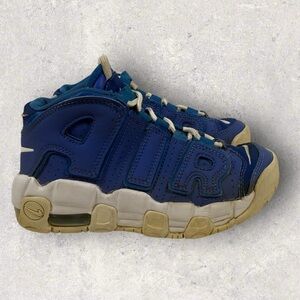 Kids Nike Air More Uptempo size 1.5Y